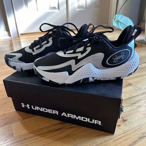 NEW UA Spawn 5 TB Under Armour Basketball Shoe Sz Men’s 8.5 / Women's 10